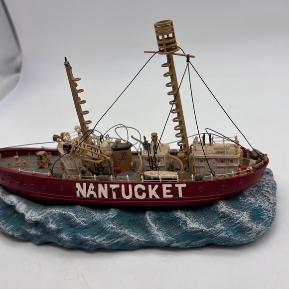 Anchor Bay Harbour Lights The Nantucket Light Vessel No. 112 Boat Figurine - Picture 9 of 16
